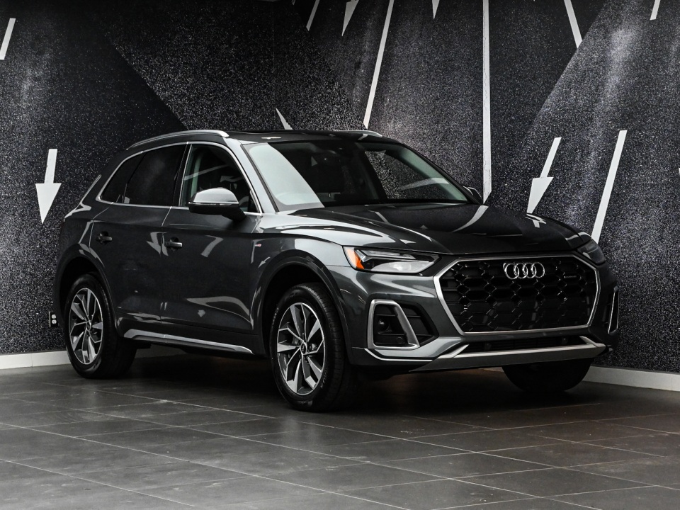 Gray 2022 Audi Q5 quattro Progressiv 45 TFSI SUV / Crossover Automatic